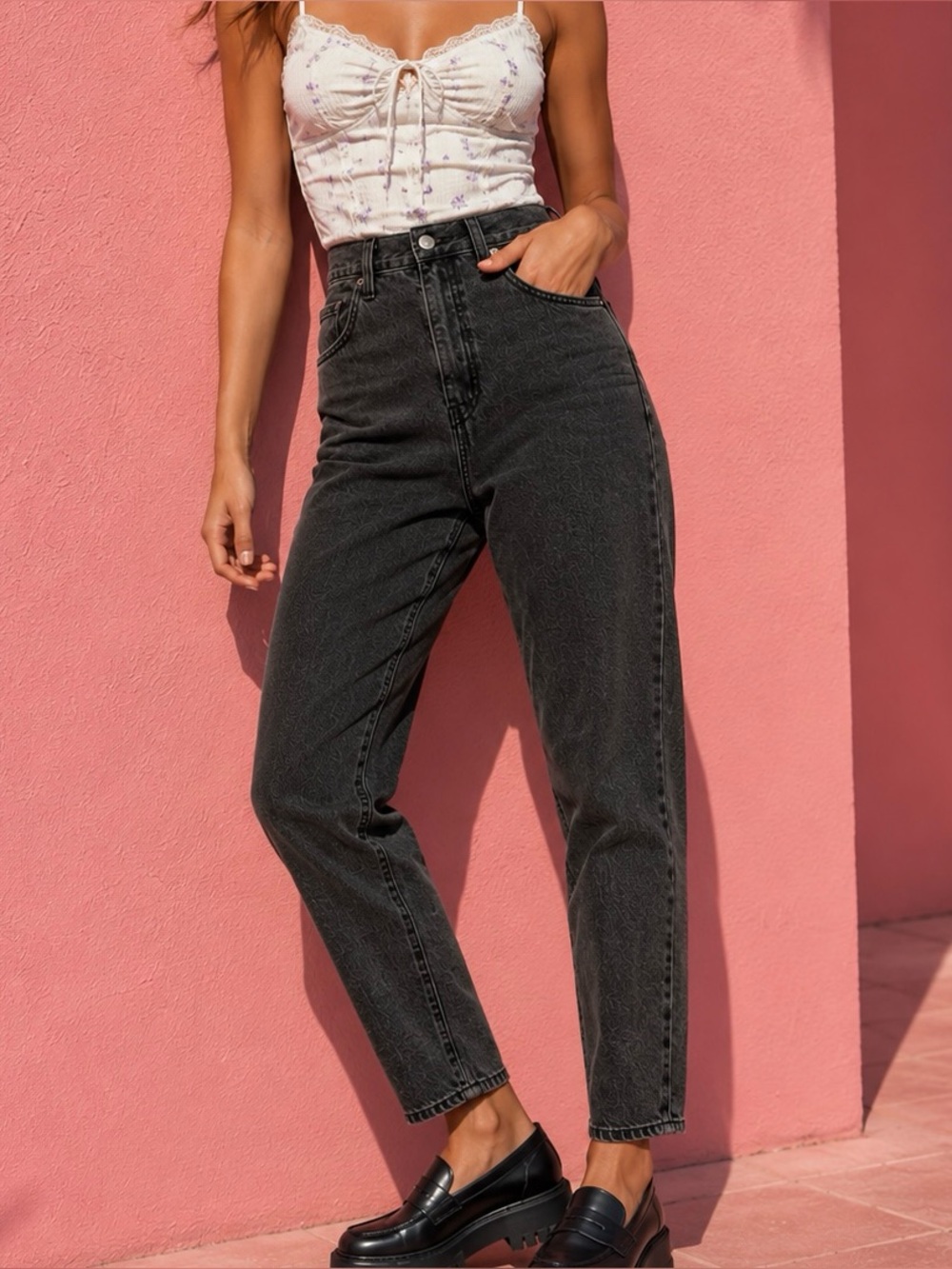 Levi’s Premium High Loose Taper Jeans – Size 23